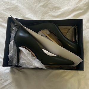 Ann Taylor- Mila Leather Pump, color English Ivy (dark green), Size 7